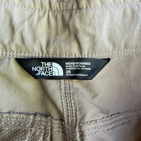 The North Face men’s 5 mesh lined pockets cargo shorts. Waist size 36. EUC - Picture 12 of 16
